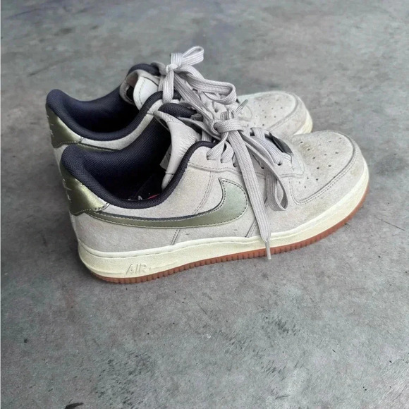 Nike Airforce 1’s Grey metallic sneaker - Picture 1 of 9